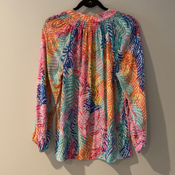 Lilly Pulitzer 100% silk Elsa blouse in Electric Feel print - Picture 8 of 9